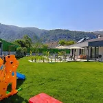 빌라 Luxury Detached With Large Garden And Private Pool In Goecek Inlice