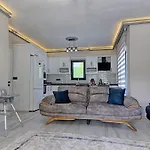 Luxury Detached With Large Garden And Private Pool In Goecek Inlice 빌라 *