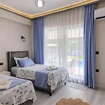 Luxury Detached With Large Garden And Private Pool In Goecek Inlice 페티예
