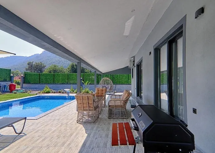 别墅 Luxury Detached With Large Garden And Private Pool In Goecek Inlice 费特希耶