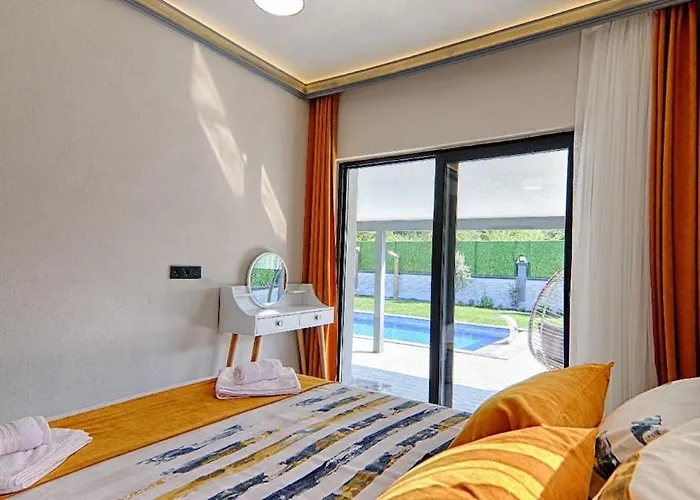 Luxury Detached With Large Garden And Private Pool In Goecek Inlice 别墅
