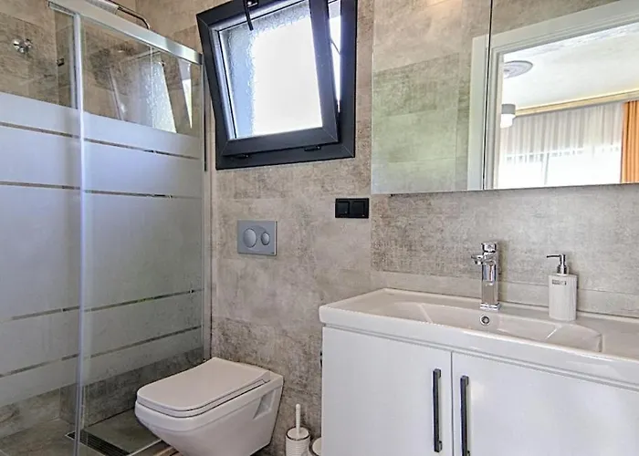 Villa Luxury Detached With Large Garden And Private Pool In Goecek Inlice