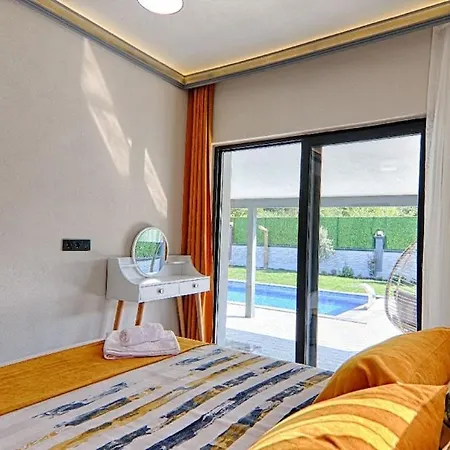 Luxury Detached With Large Garden And Private Pool In Goecek Inlice Vila