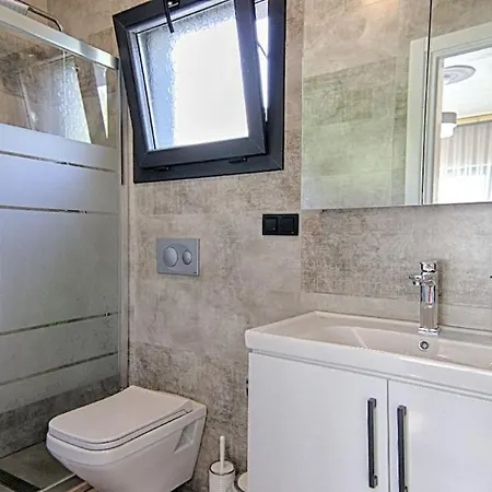 Vila Luxury Detached With Large Garden And Private Pool In Goecek Inlice