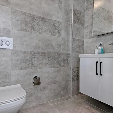Vila Luxury Detached With Large Garden And Private Pool In Goecek Inlice
