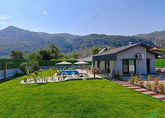 Luxury Detached With Large Garden And Private Pool In Goecek Inlice