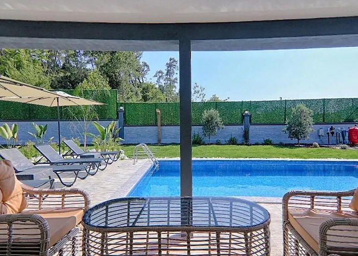 Luxury Detached With Large Garden And Private Pool In Goecek Inlice Villa