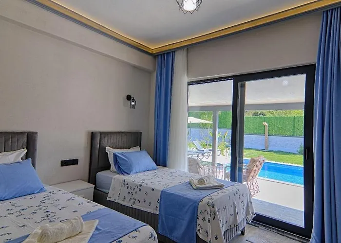 Luxury Detached With Large Garden And Private Pool In Goecek Inlice