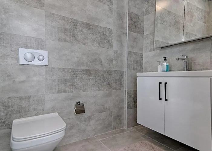 Villa Luxury Detached With Large Garden And Private Pool In Goecek Inlice